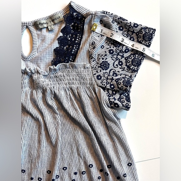 Absolutely Famous Blue and White Patterned Blouse Tee Women’s Size Small - Picture 7 of 10